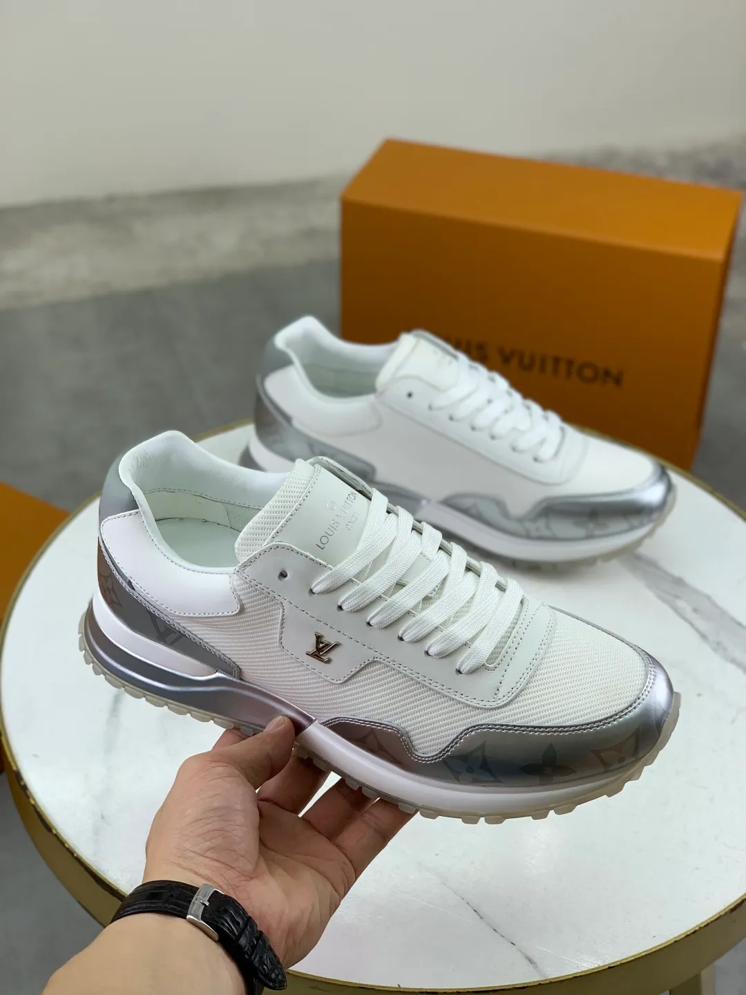 Men's men's shoes 💰P680 new style 💶[LOUIS VUITTON] (original order) new style 🍀LV Louis Vuitton * - top version of LV classic trendy shoes! Made of imported original cowhide and water-dyed cowhide lining. The latest original wear-resistant rubber combination outsole! High quality products! Multiple colors available, code number: 38-44 (45 46 customized)